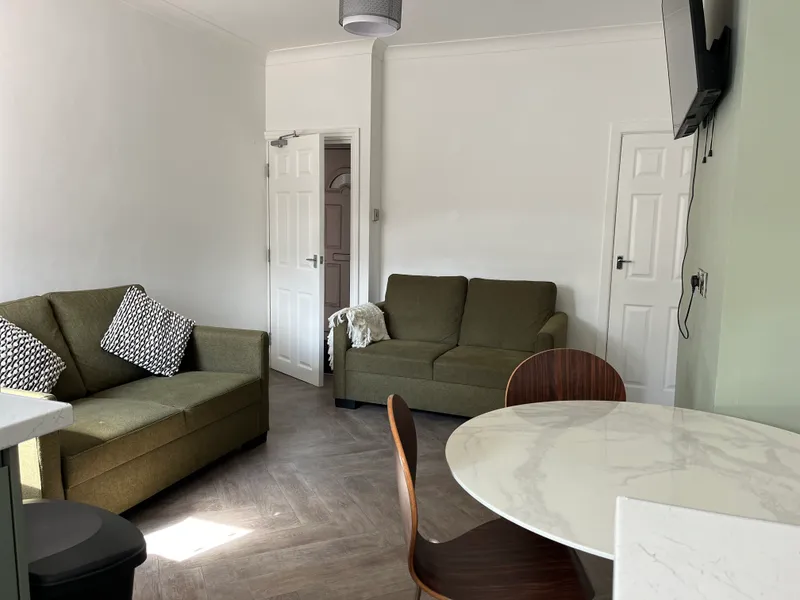 West End // Modern 4 Bed House // JUL 2026 - Image 19